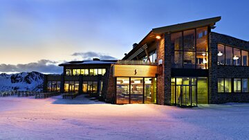 Alpenhaus bei Nacht