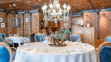 Paznaunerstube runder Tisch West 2